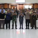 Pemkab Bekasi bersama kepala sekolah