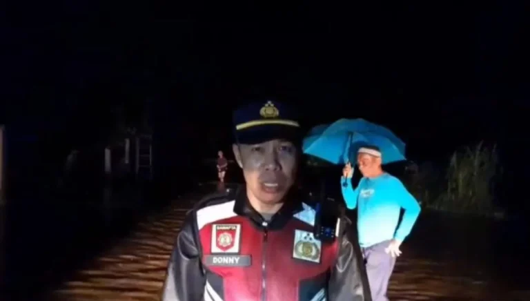 Banjir Lumpuhkan Jalur Padang-Painan, Pengendara Diminta Bersabar