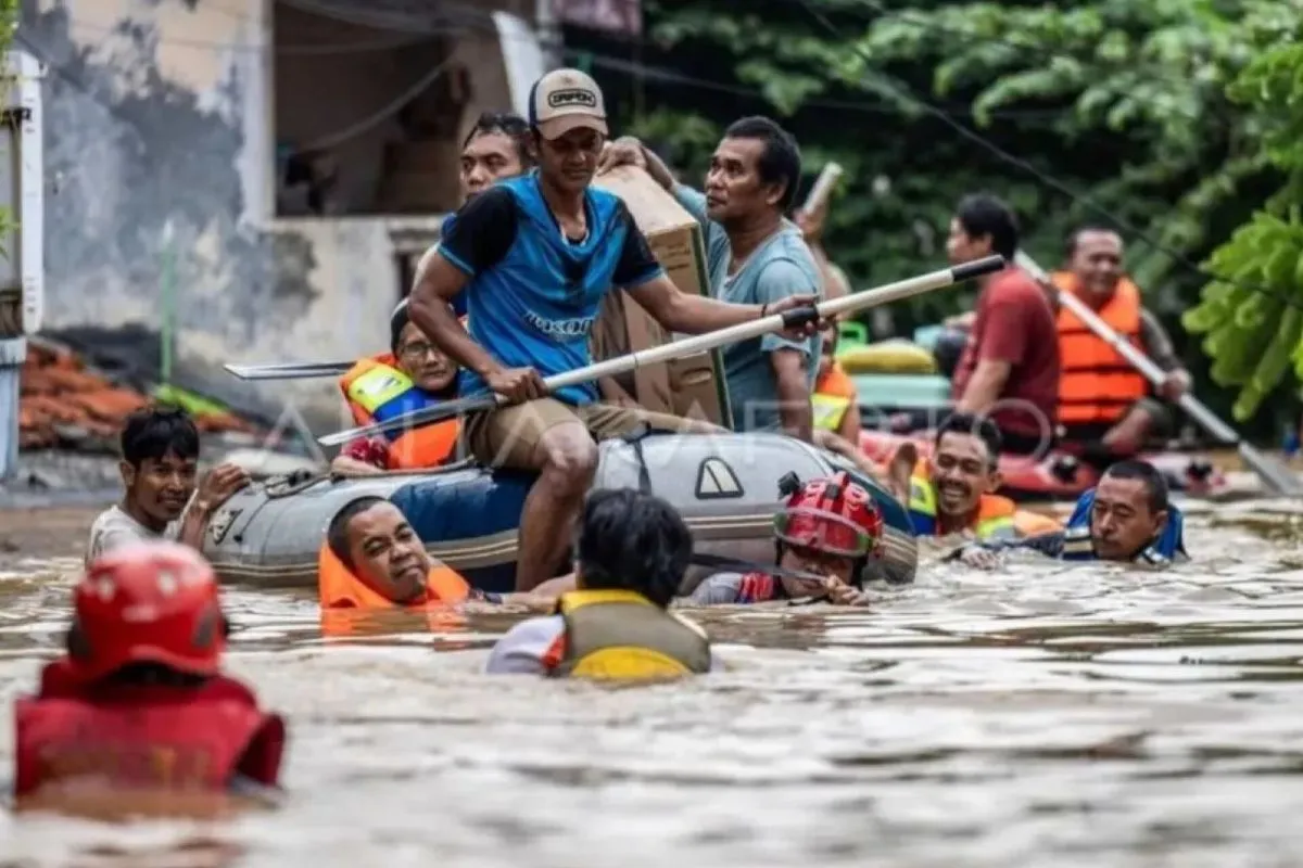 Tragis, Balita Terseret Arus Kali Ciliwung Ditemukan Meninggal