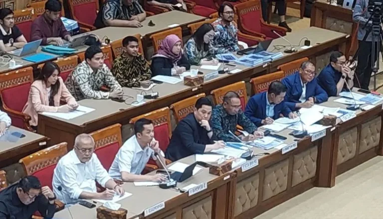 Erick Thohir Hadiri Rapat DPR Bahas Naturalisasi Pemain Timnas Indonesia