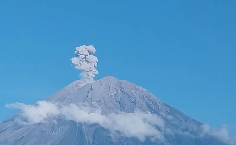 Gunung Semeru Kembali Erupsi, Masyarakat Diminta Waspada