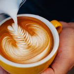 Membuat latte art