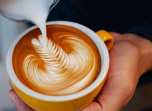 Membuat latte art