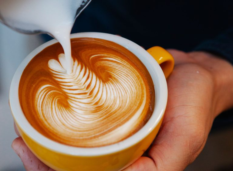 Membuat latte art